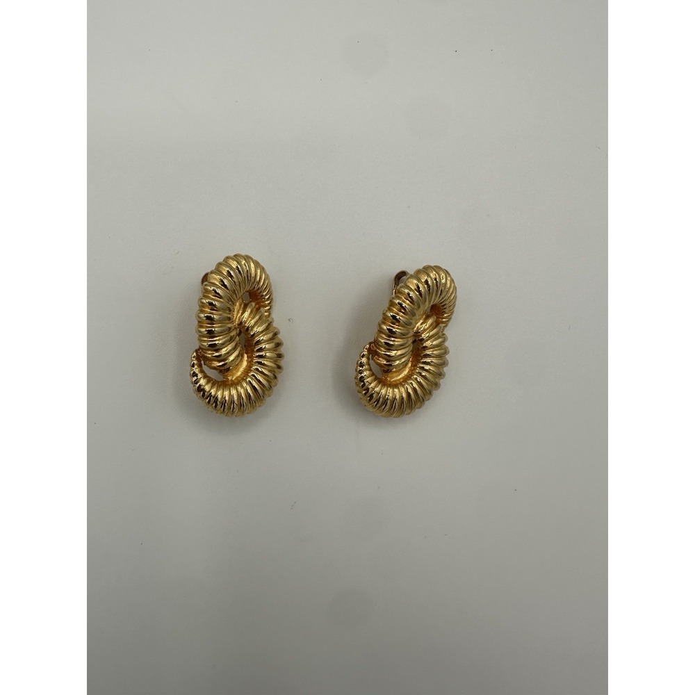 Vintage Unbranded Gold tone Clip Earring - Picture 1 of 3
